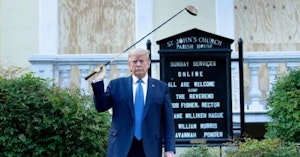Donald Trump photoshopped to be holding up a golf club